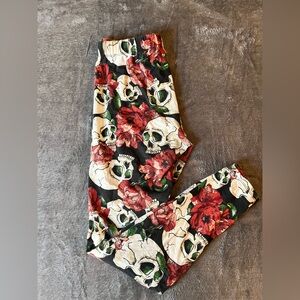 No Boundaries Red and Black Skull Floral  Leggings. Size 3-5